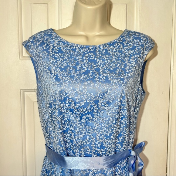 Tahari Sleeveless Carolina Blue White/Silver Sheer Overlay w Ribbon Sash | Sz 4 - Picture 3 of 13